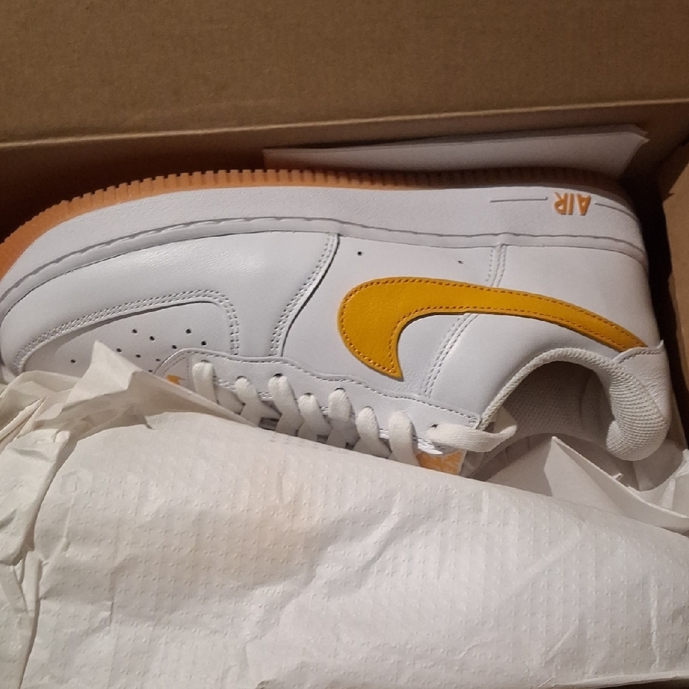 Nike Men's White and Yellow Sneakers